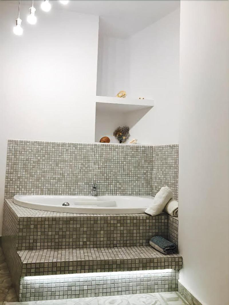 Queen Boutique Suites
