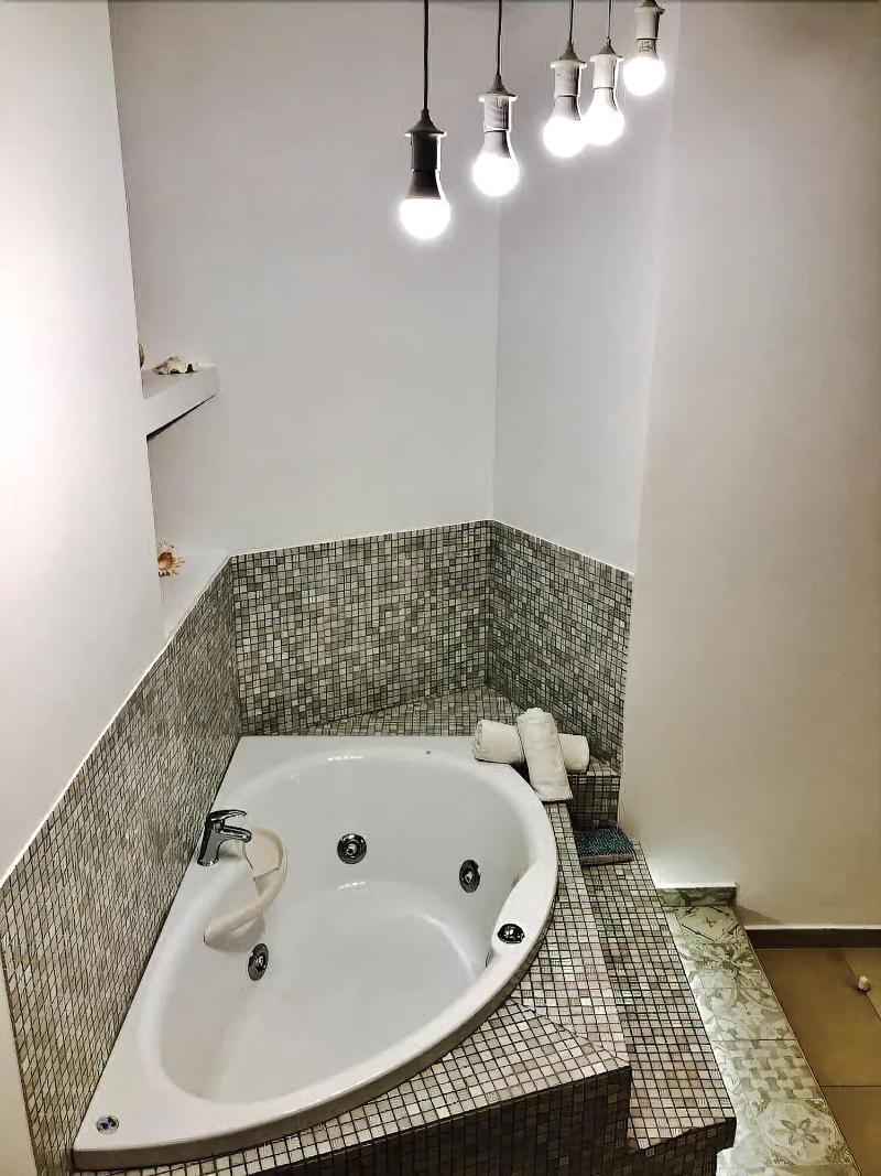 Queen Boutique Suites
