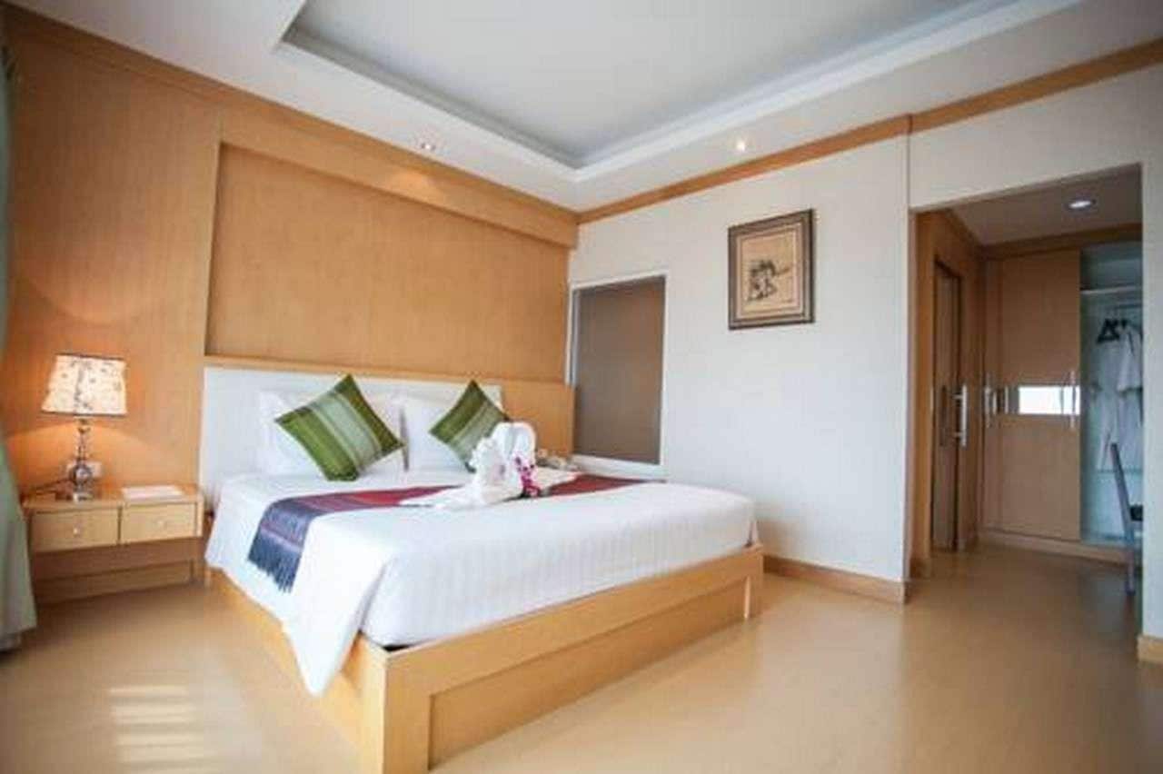 Royal Nakhara Hotel and Convention Centre