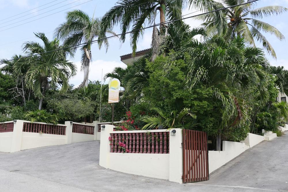 Hersher Studios & Apartments