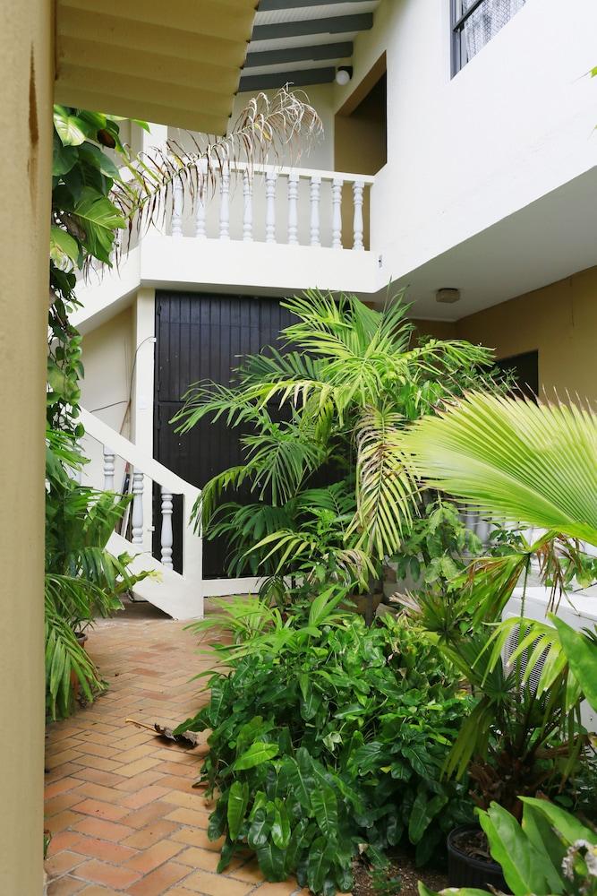Hersher Studios & Apartments
