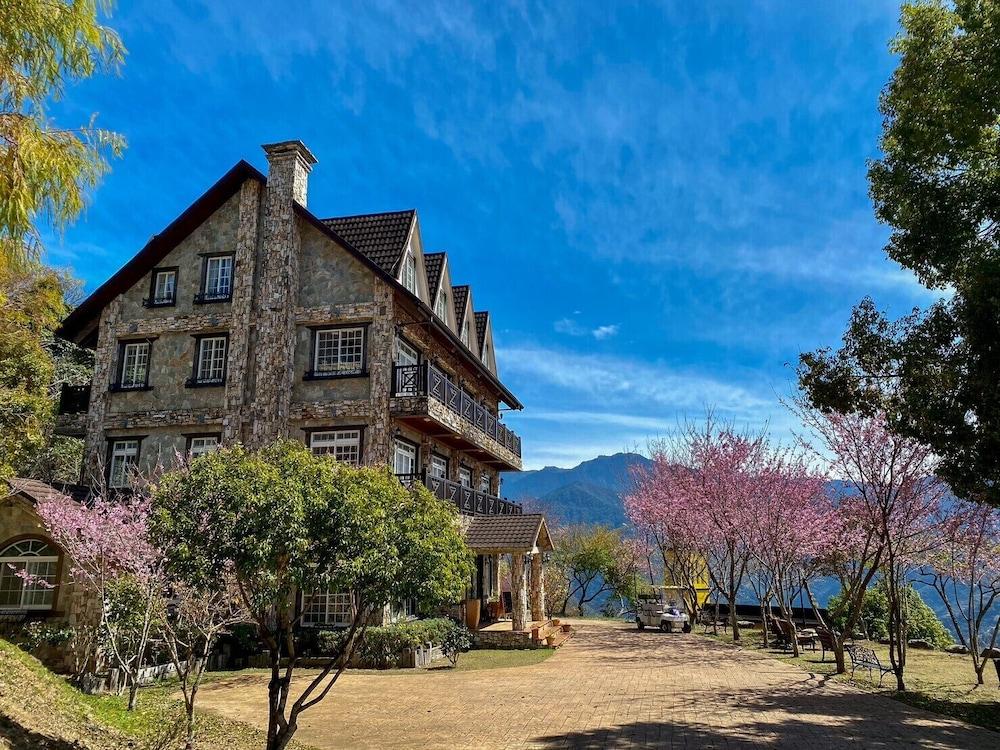 Eos Resort