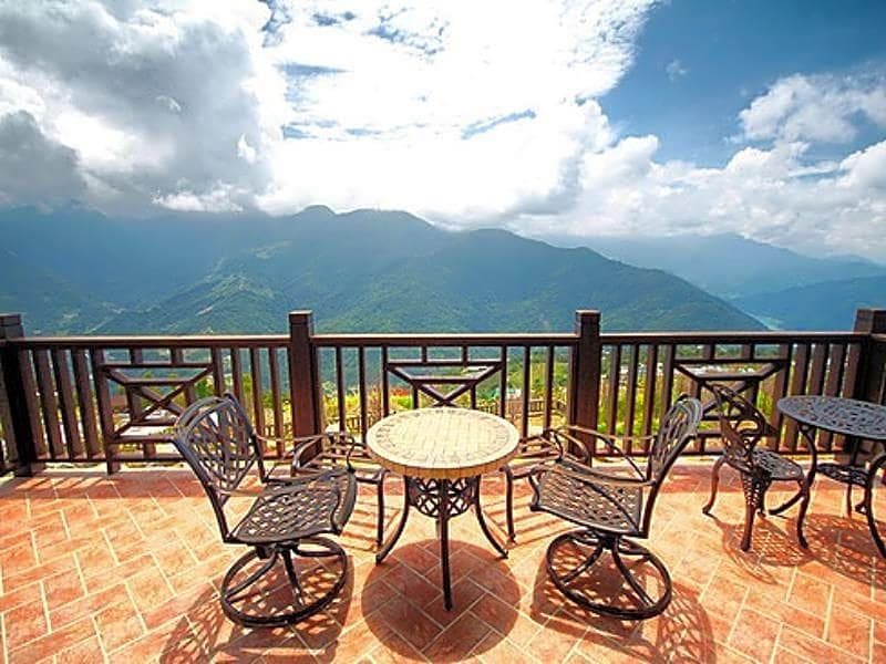 Eos Resort