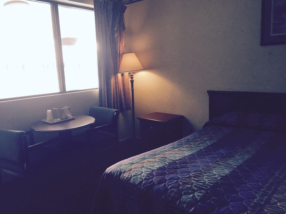 Red Carpet Inn Brooklawn