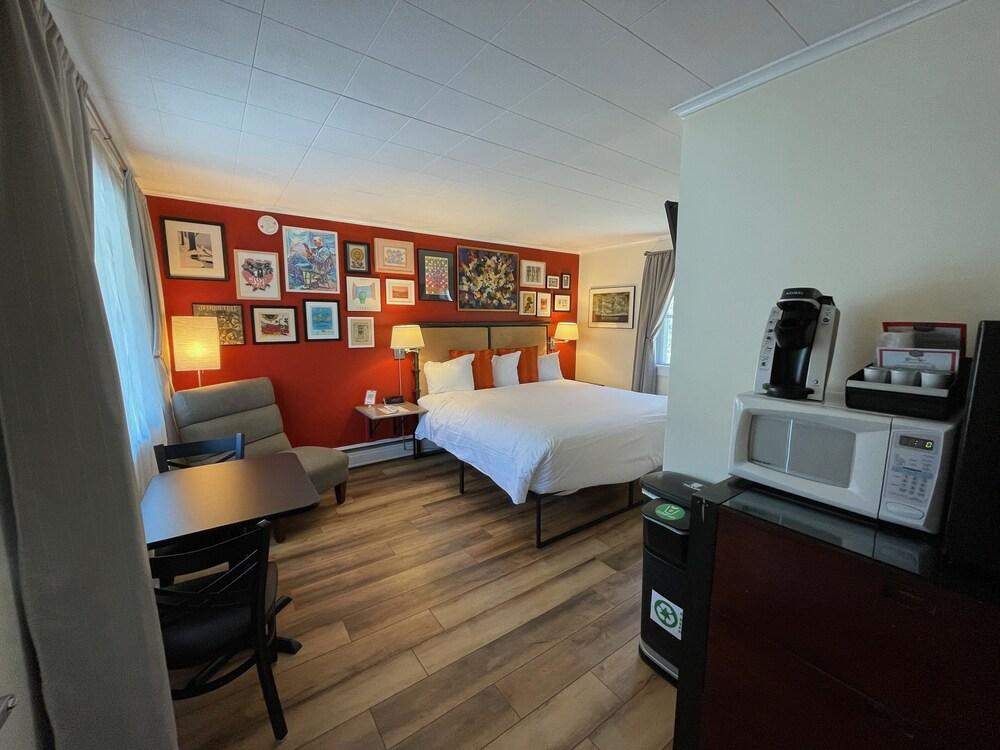 Sleep Woodstock Motel