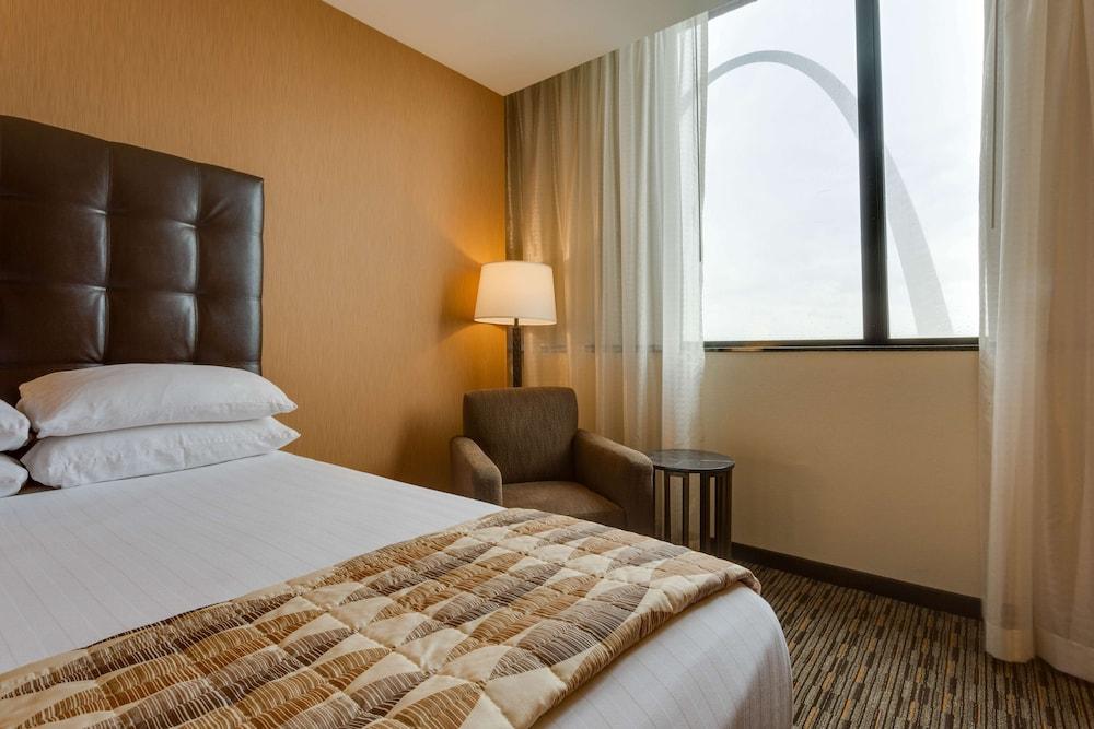 Drury Plaza Hotel at the Arch