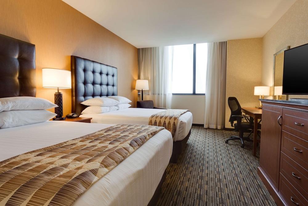 Drury Plaza Hotel at the Arch