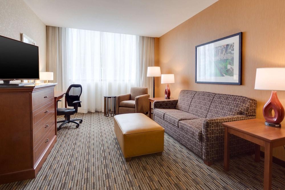 Drury Plaza Hotel at the Arch