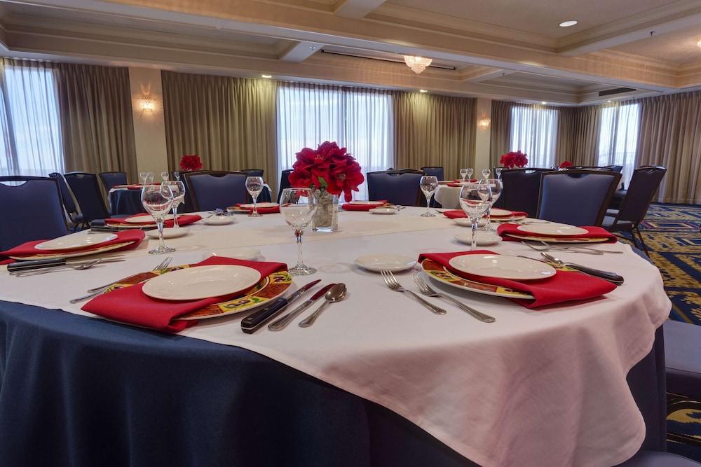 Drury Plaza Hotel at the Arch