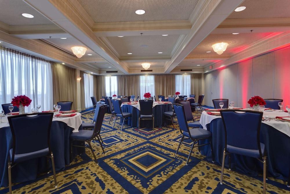 Drury Plaza Hotel at the Arch