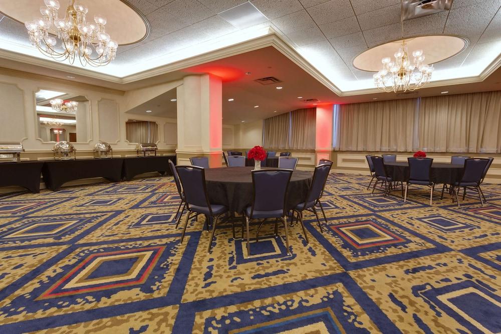 Drury Plaza Hotel at the Arch