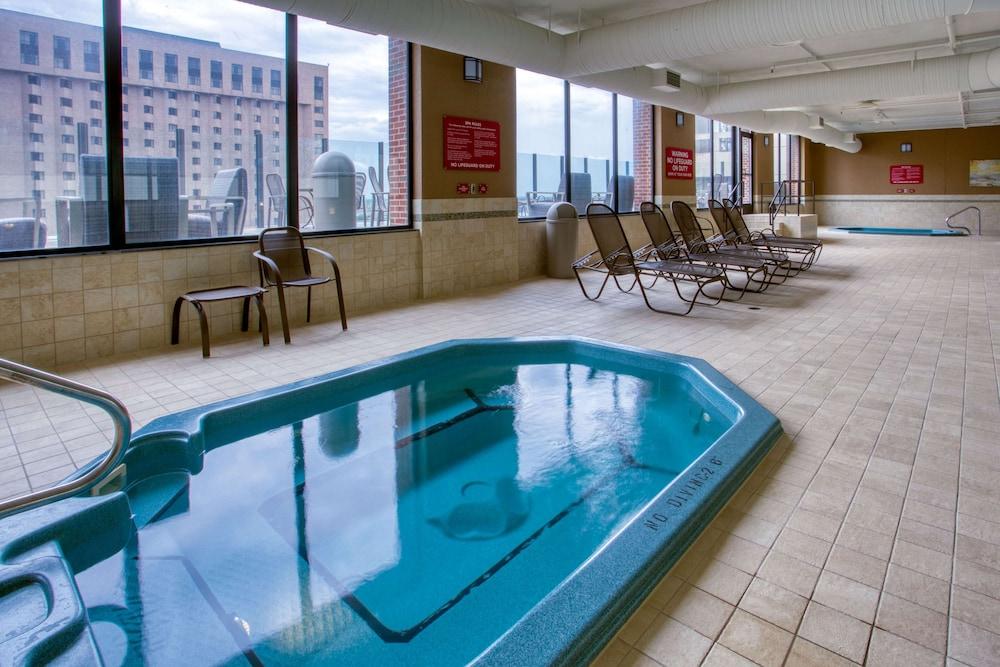 Drury Plaza Hotel at the Arch