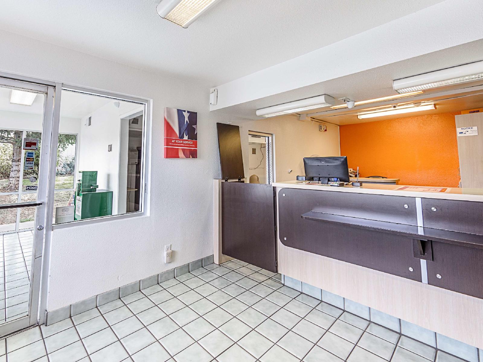 Motel 6