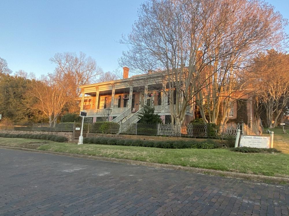 The Corners Mansion Inn