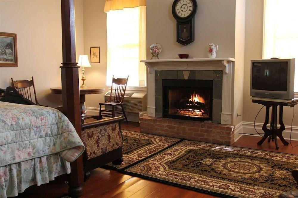 The Corners Mansion Inn