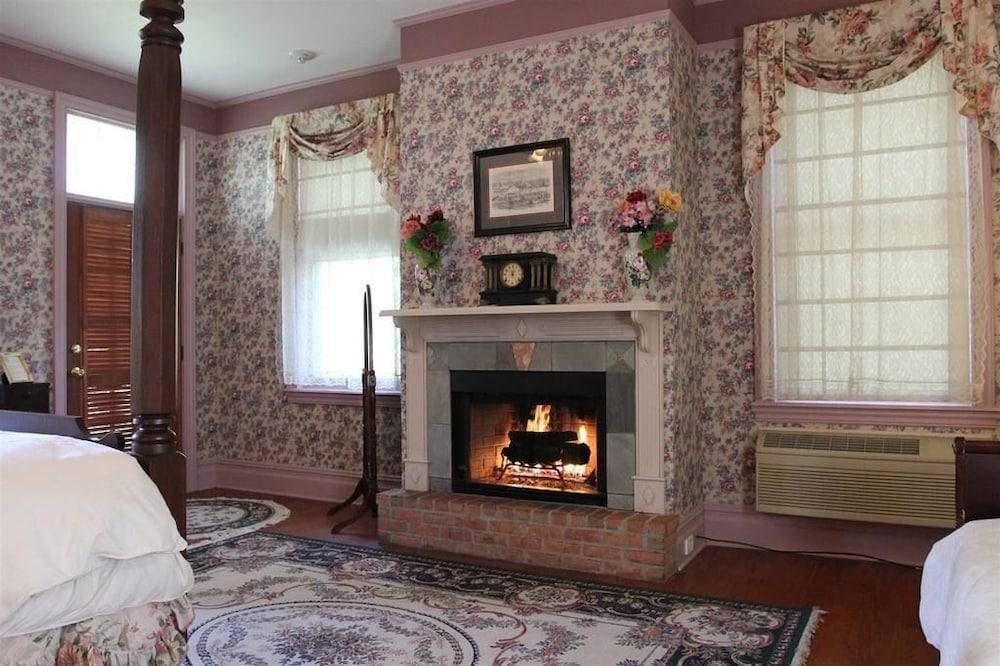 The Corners Mansion Inn
