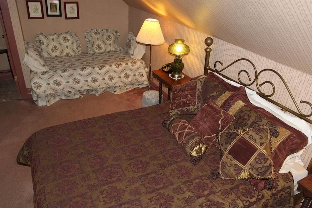 The Corners Mansion Inn