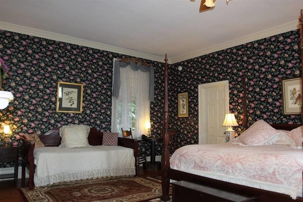 The Corners Mansion Inn