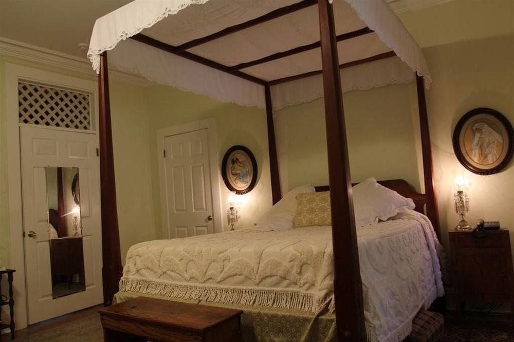 The Corners Mansion Inn