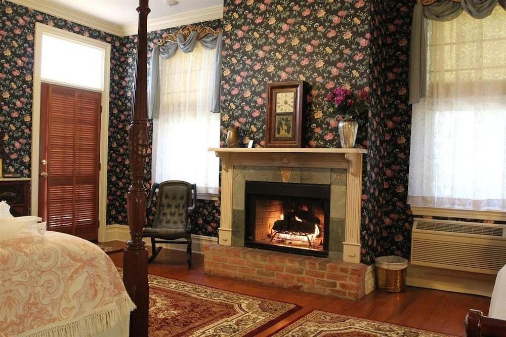 The Corners Mansion Inn