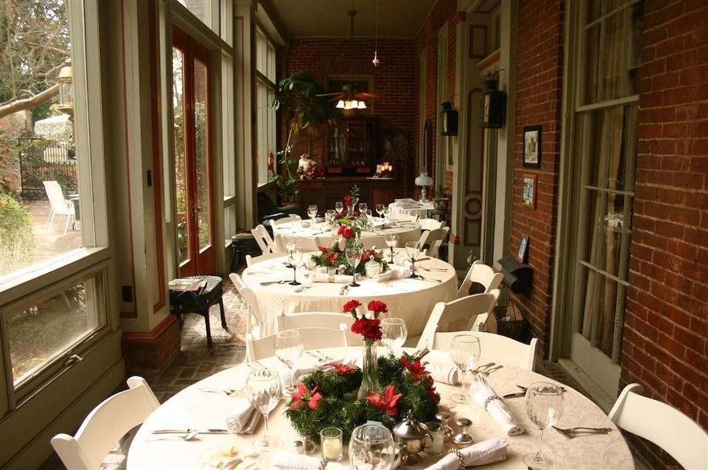 The Corners Mansion Inn
