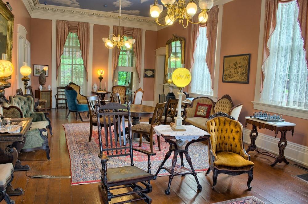 The Corners Mansion Inn
