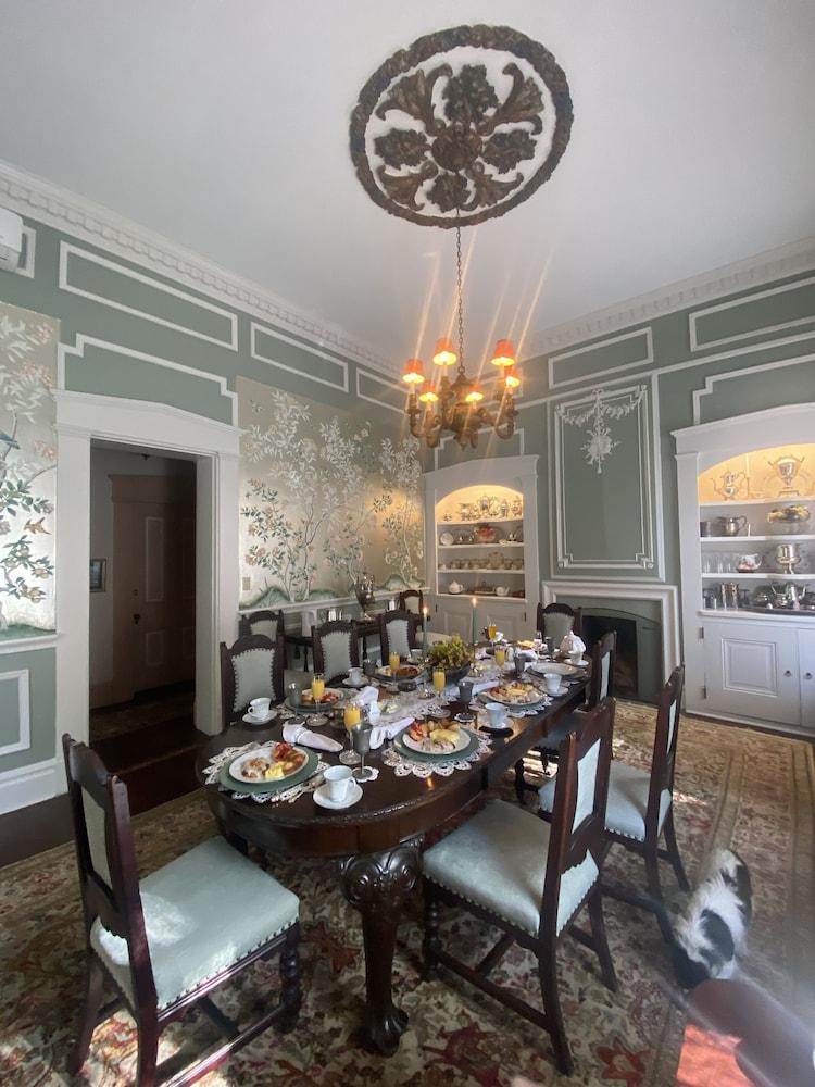 The Corners Mansion Inn