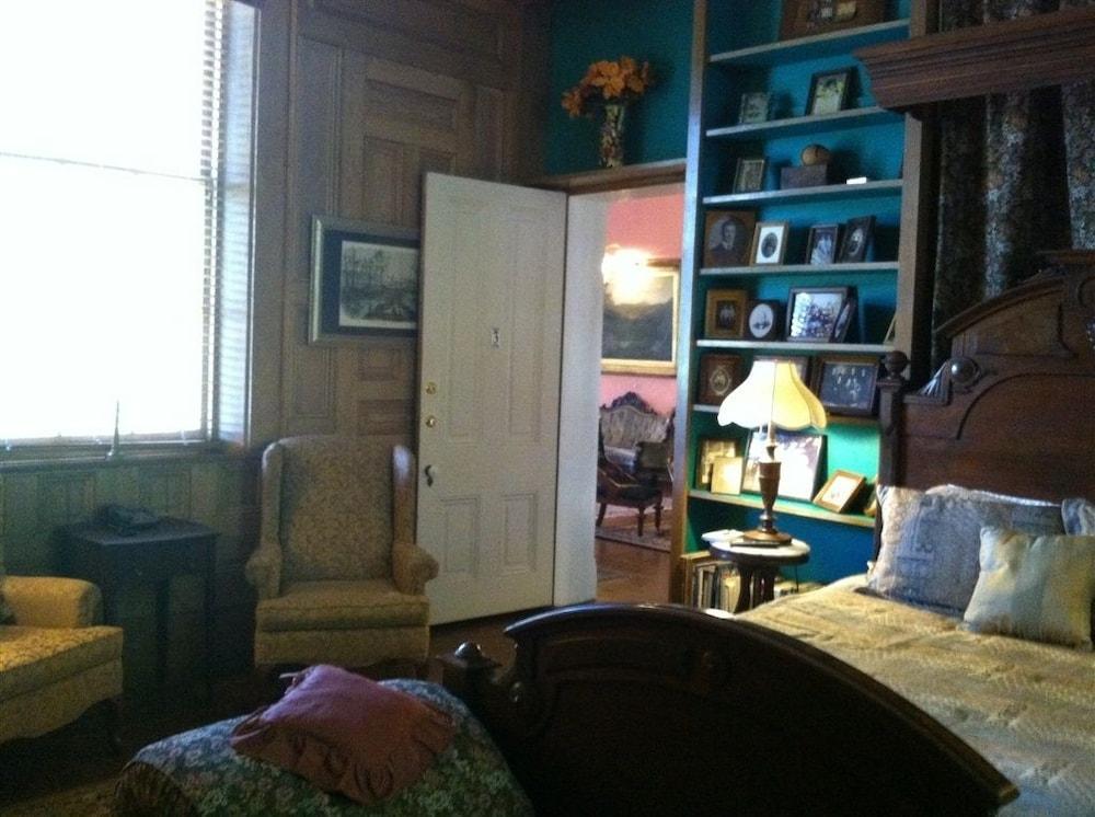 The Corners Mansion Inn