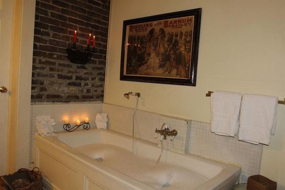 The Corners Mansion Inn