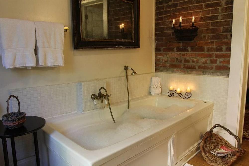 The Corners Mansion Inn