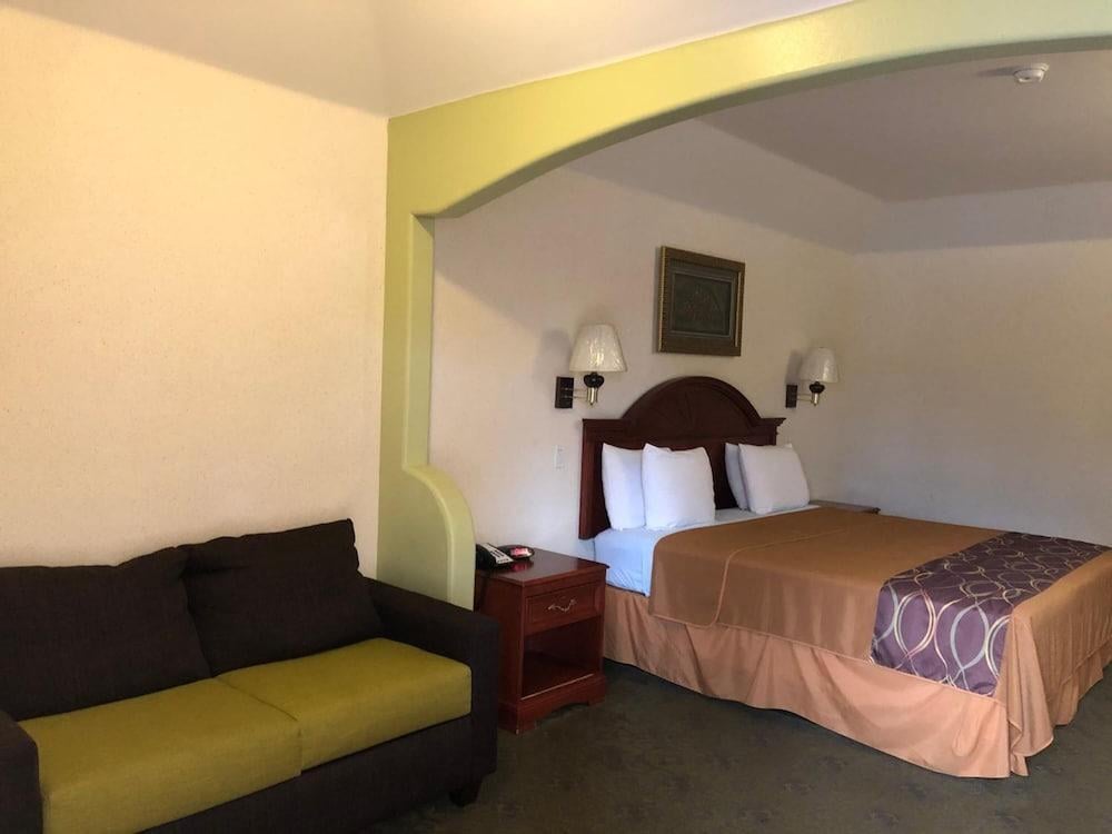 Executive Inn & Suites