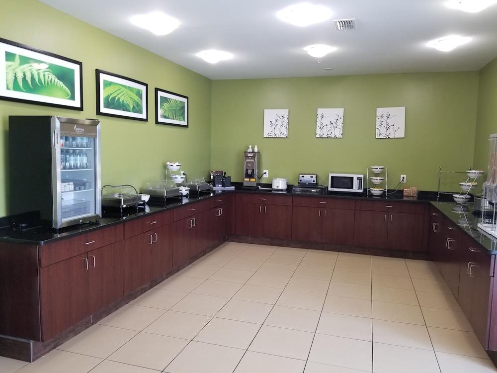 Sleep Inn & Suites
