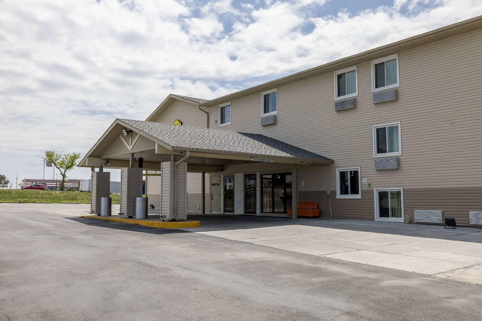 Red Carpet Inn Omaha