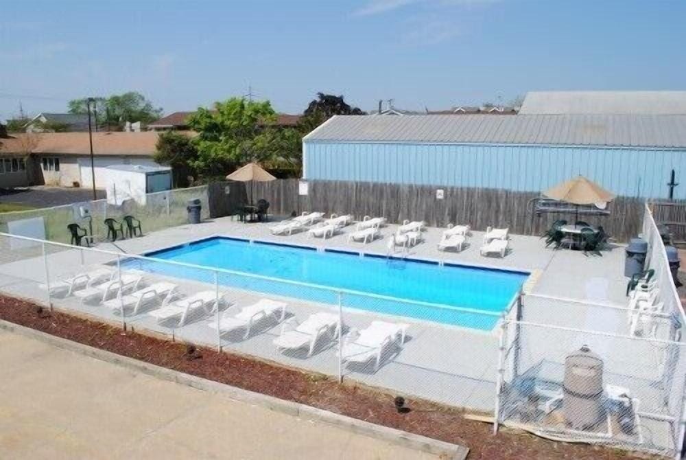 Shore Point Motel