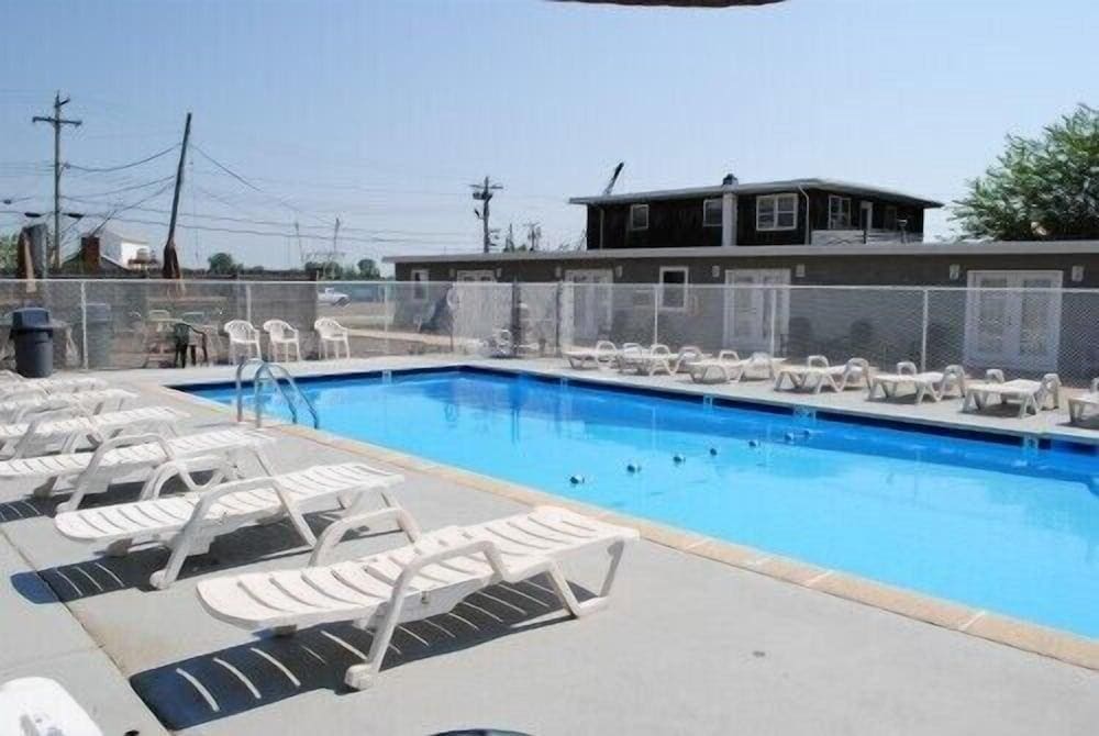 Shore Point Motel