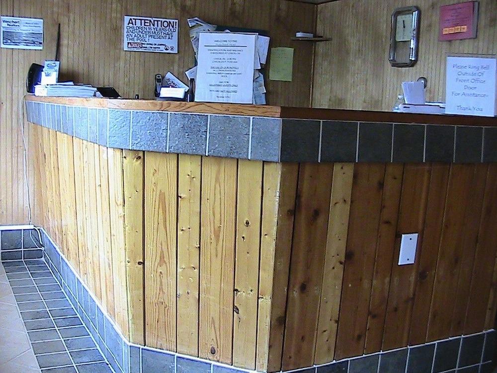 Shore Point Motel