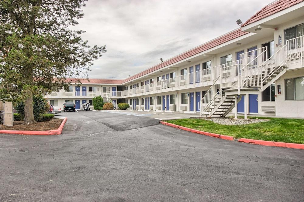Motel 6 Everett South