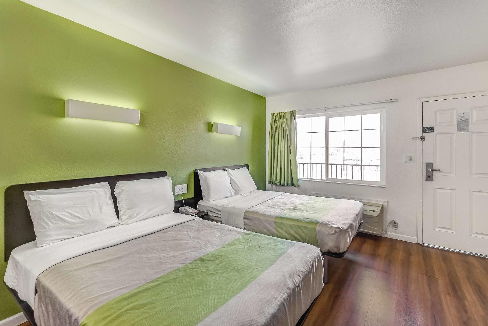 Motel 6 Visalia