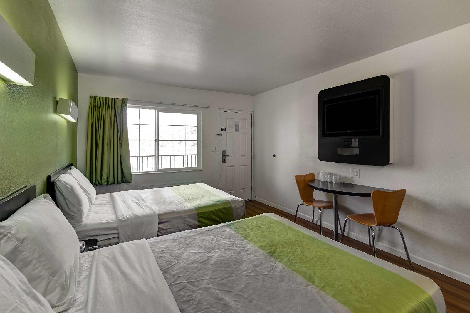 Motel 6 Visalia
