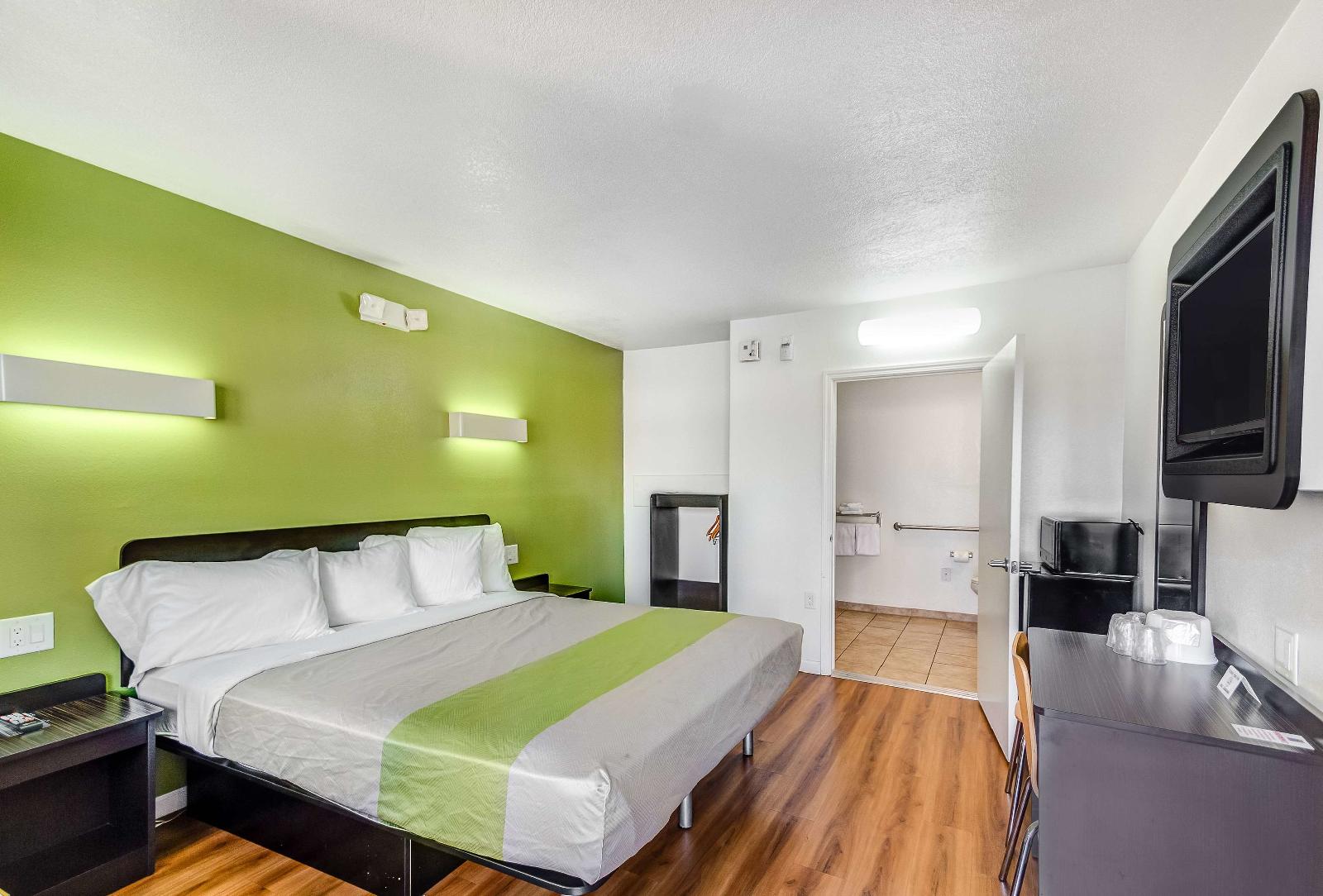 Motel 6 Visalia