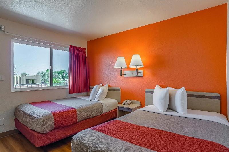 Motel 6 Cheyenne