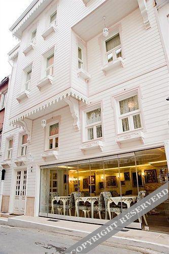 Romantic Mansion