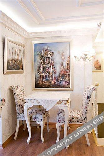 Romantic Mansion