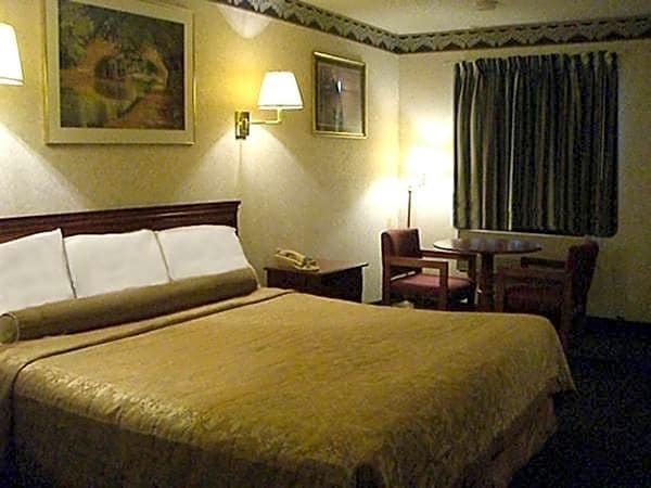 Red Carpet Inn