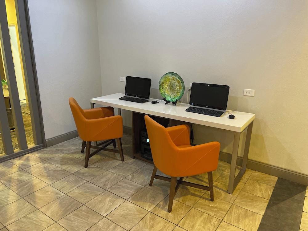 Holiday Inn Express & Suites Montgomery