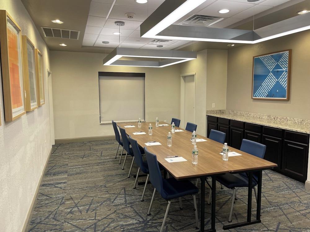 Holiday Inn Express & Suites Montgomery
