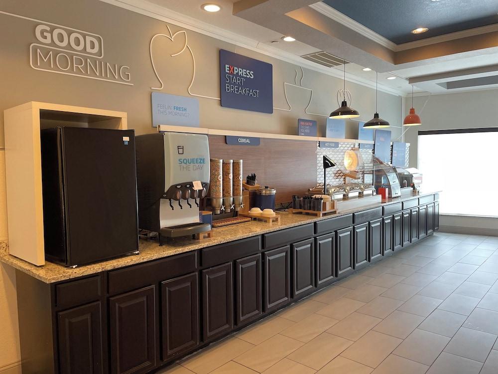Holiday Inn Express & Suites Montgomery