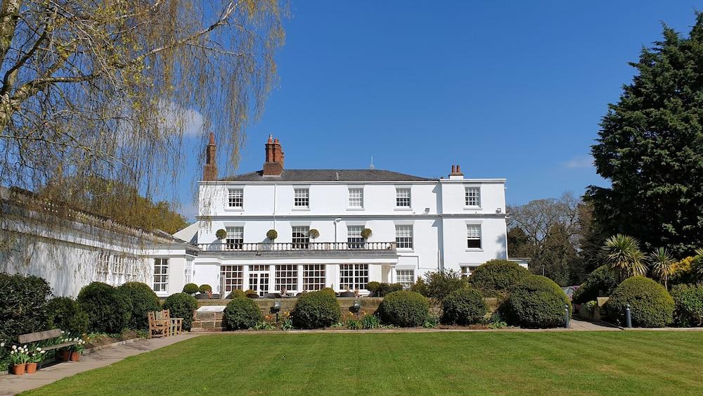 Rowton Hall Hotel & Spa
