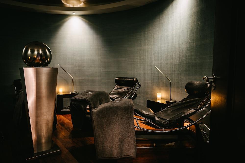 Rowton Hall Hotel & Spa