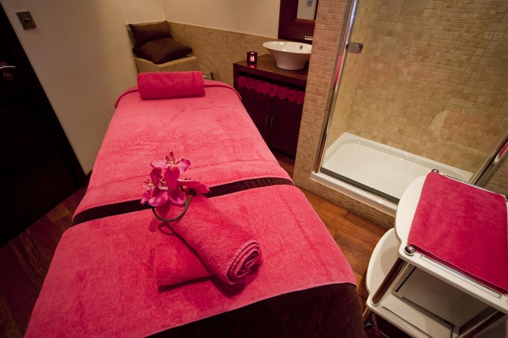 Rowton Hall Hotel & Spa
